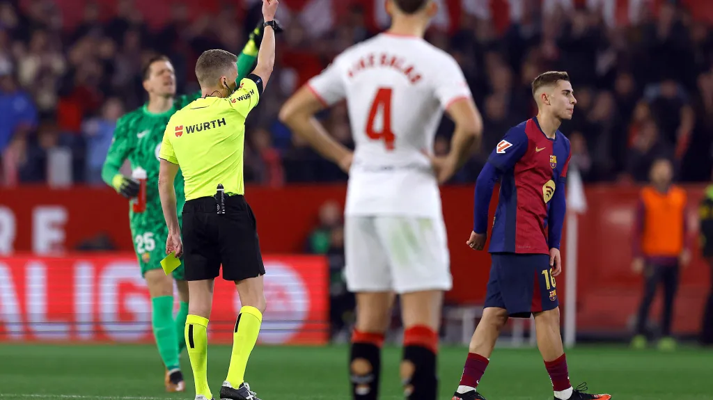 Fermín López inkasuje červenou kartu