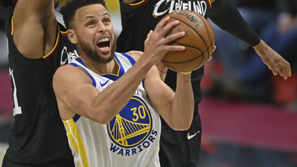 Stephen Curry v dresu Golden State