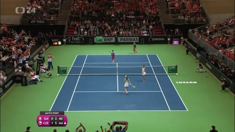 Hradecká s Plíškovou ve čtyřhře vybojovaly postup do finále