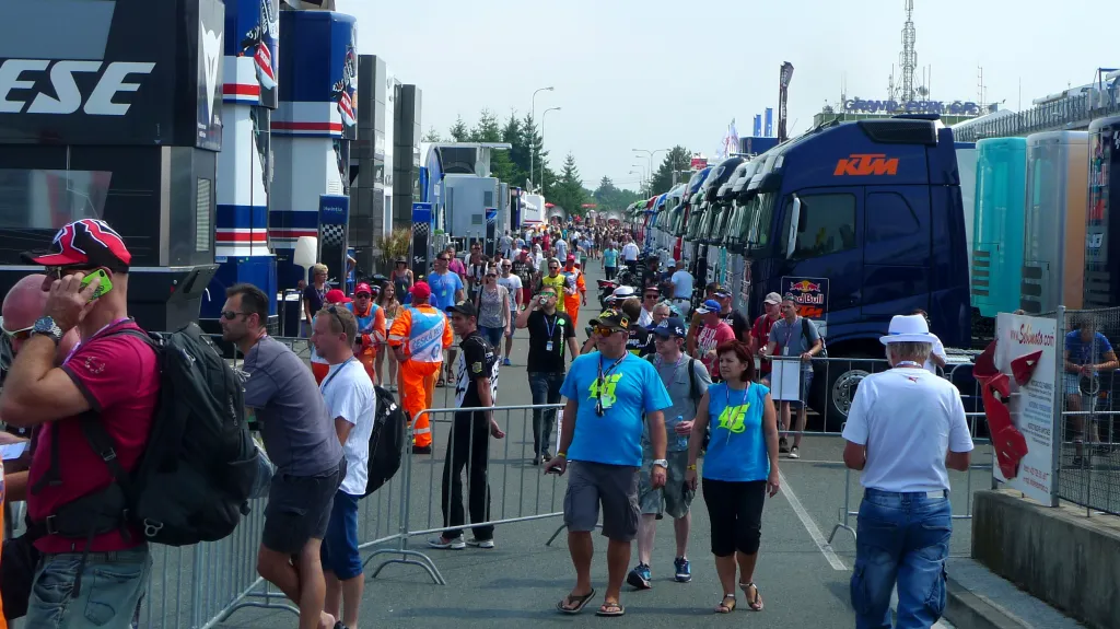 Paddock na Velké ceně České republiky