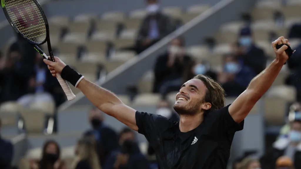 Stefanos Tsitsipas slaví postup