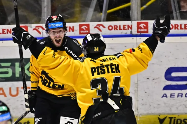 Litvínov bodoval popáté v řadě a stahuje ztrátu, nejlepší formu mají Karlovy Vary