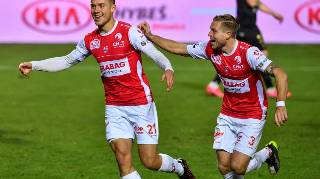Pardubický David Huf slaví vstřelený gól
