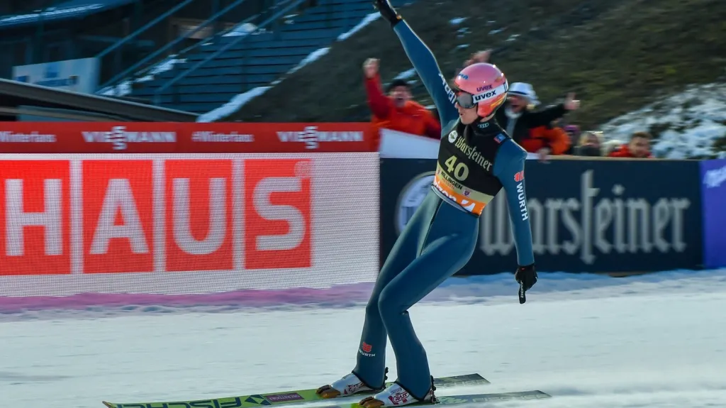 Skokanský závod ve Willingenu ovládl domácí Geiger