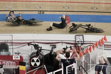 Kolize Frederika Madsena s Charliem Tanfieldem