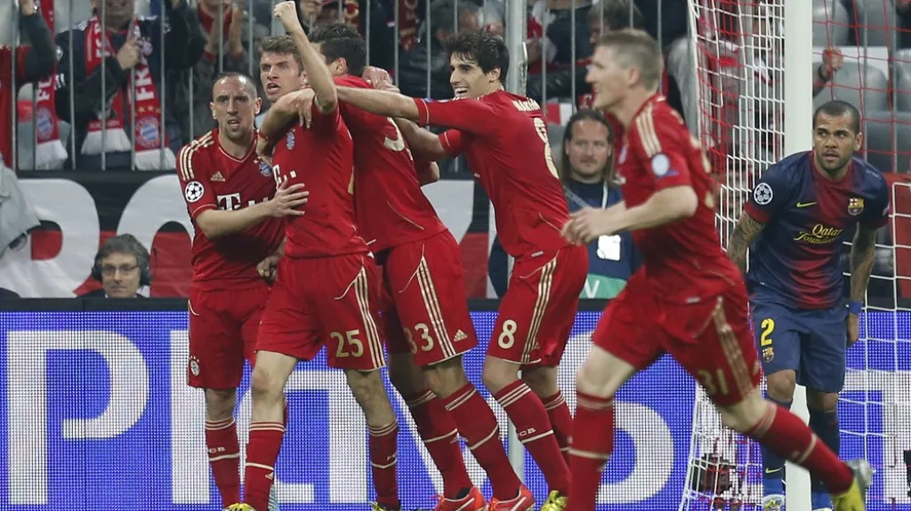 Thomas Müller z Bayernu se raduje po brance do sítě Barcelony