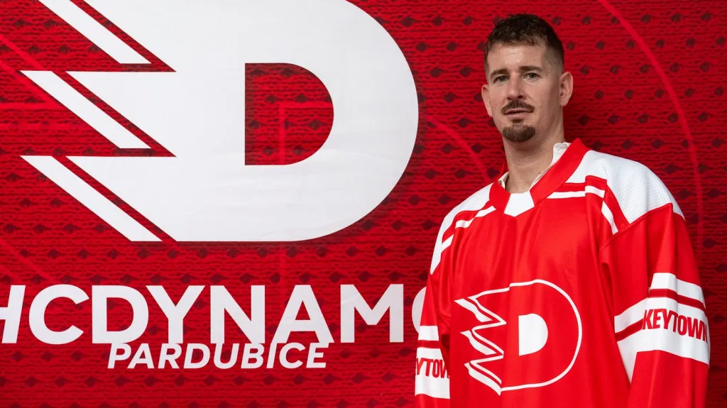Roman Červenka v dresu Pardubic