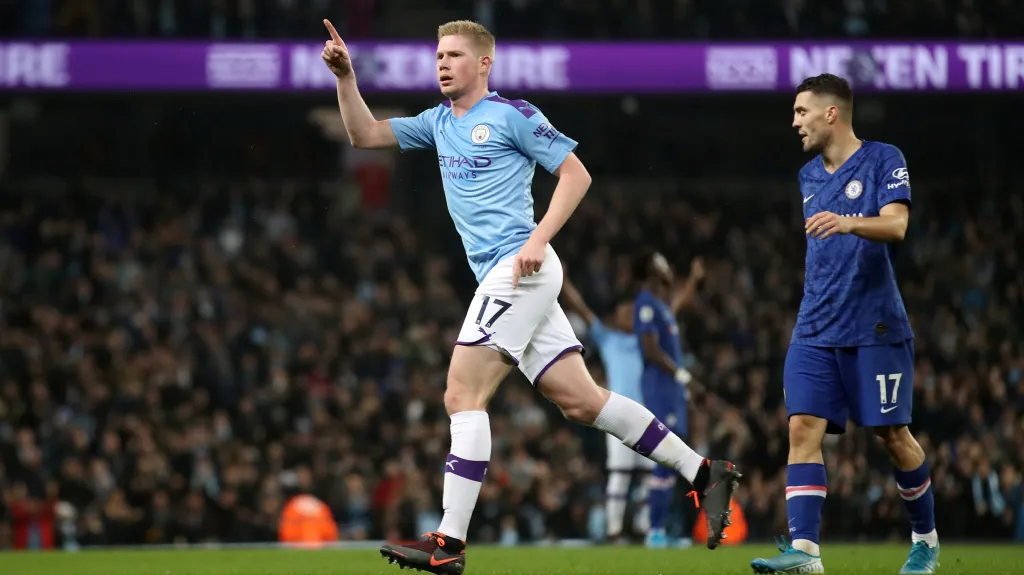 Záložník Citizens Kevin De Bruyne se raduje z gólu proti Chelsea