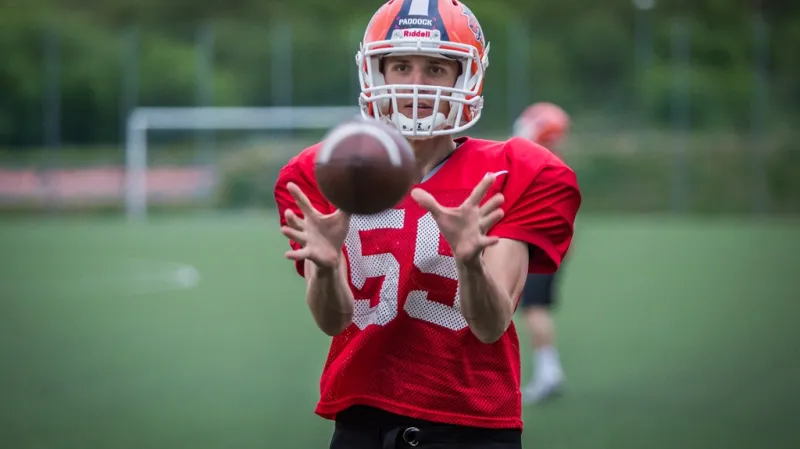 Kulhavý si zkusil trénink amerického fotbalu