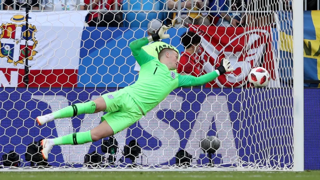 Jordan Pickford v utkání proti Švédsku