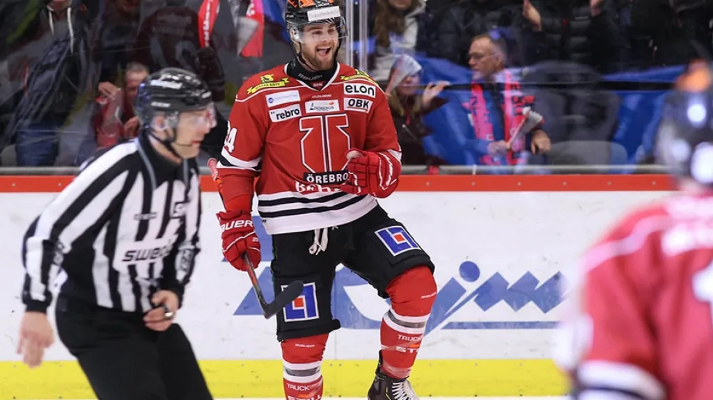 Aaron Irving v dresu Örebra