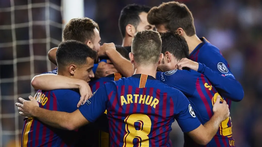 Fotbalisté Barcelony se radují z vítězství