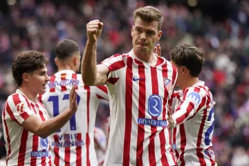Alexander Sorloth z Atlética Madrid se raduje po gólu