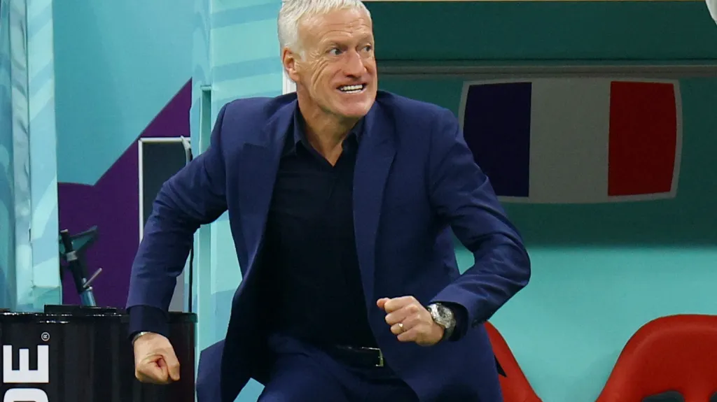 Trenér Didier Deschamps oslavuje gól Francie