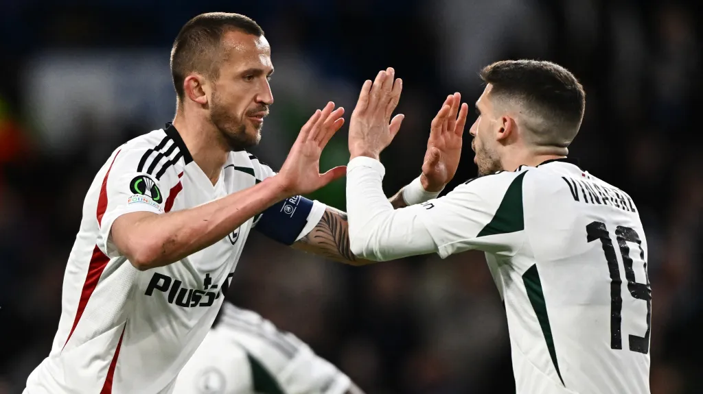 Tomáš Pekhart slaví gól