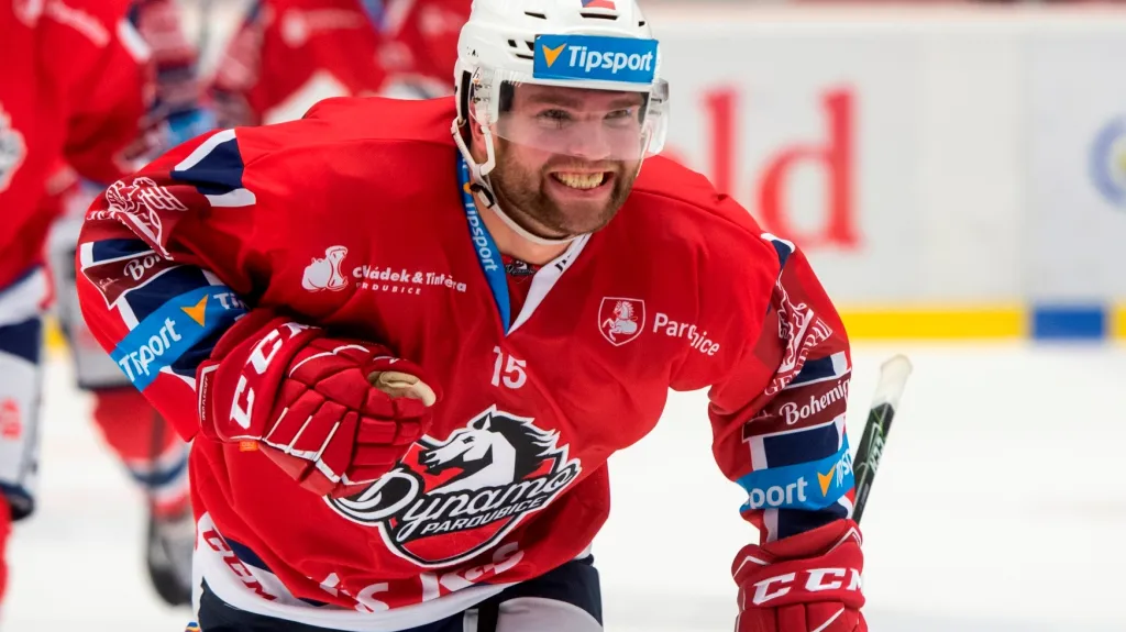 Obránce Pardubic Marek Trončinský