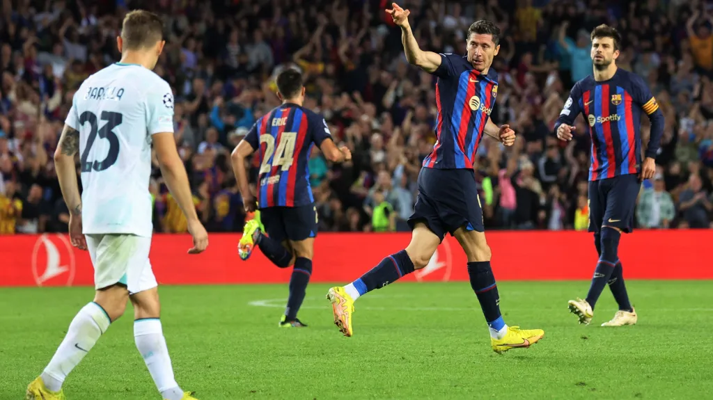 Robert Lewandowski z Barcelony se raduje z gólu v Lize mistrů