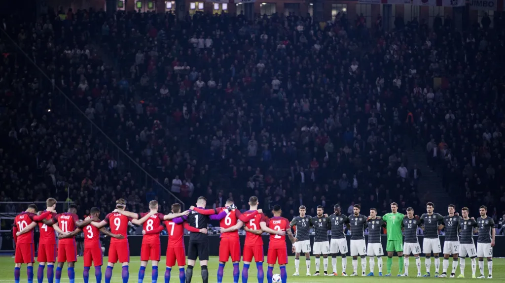 Před výkopem utkání Anglie - Německo