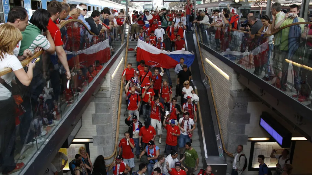 Vlak s českými fanoušky přijel do Vratislavi
