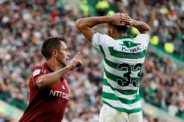 Ciprian Deac z Kluže se raduje z gólu na stadionu Celticu