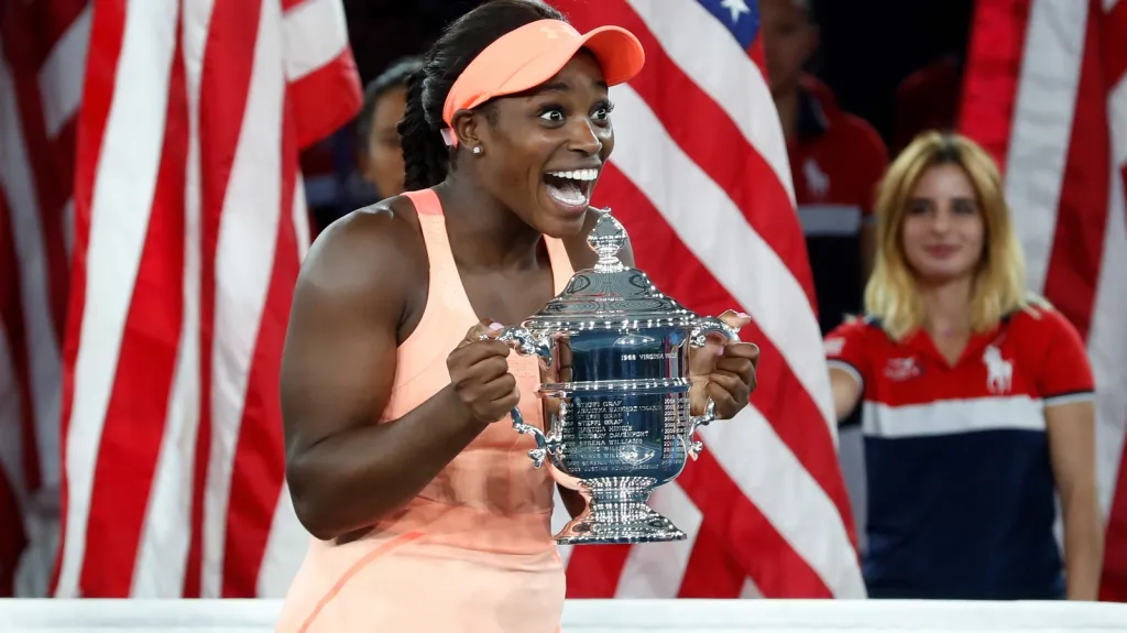 Sloane Stephensová s trofejí pro vítězku US Open
