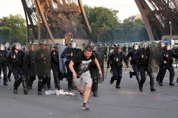 Policie rozhání fanoušky