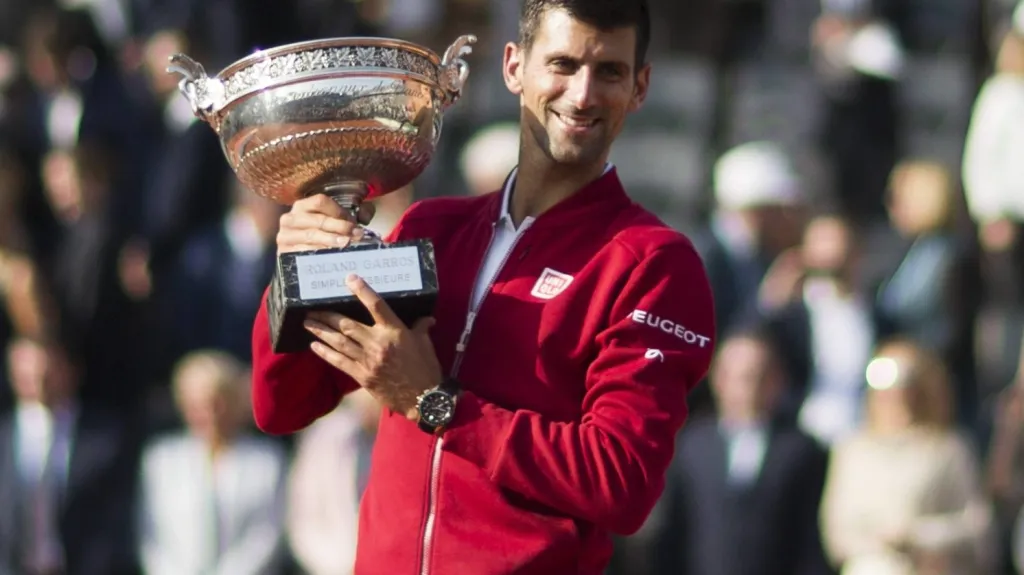 Novak Djokovič slaví premiérový titul na glandslamovém French Open