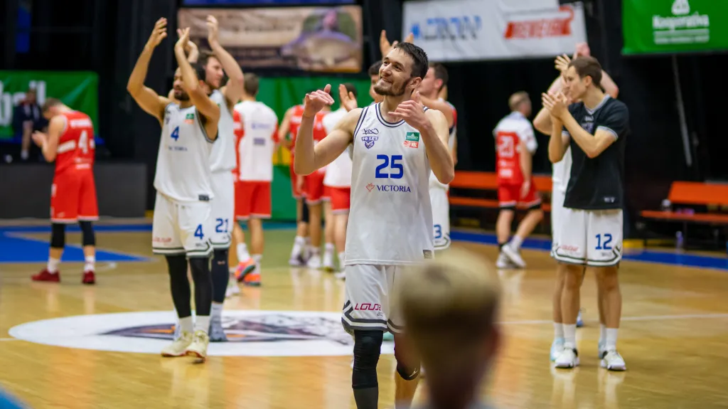 Oslavující hráči USK