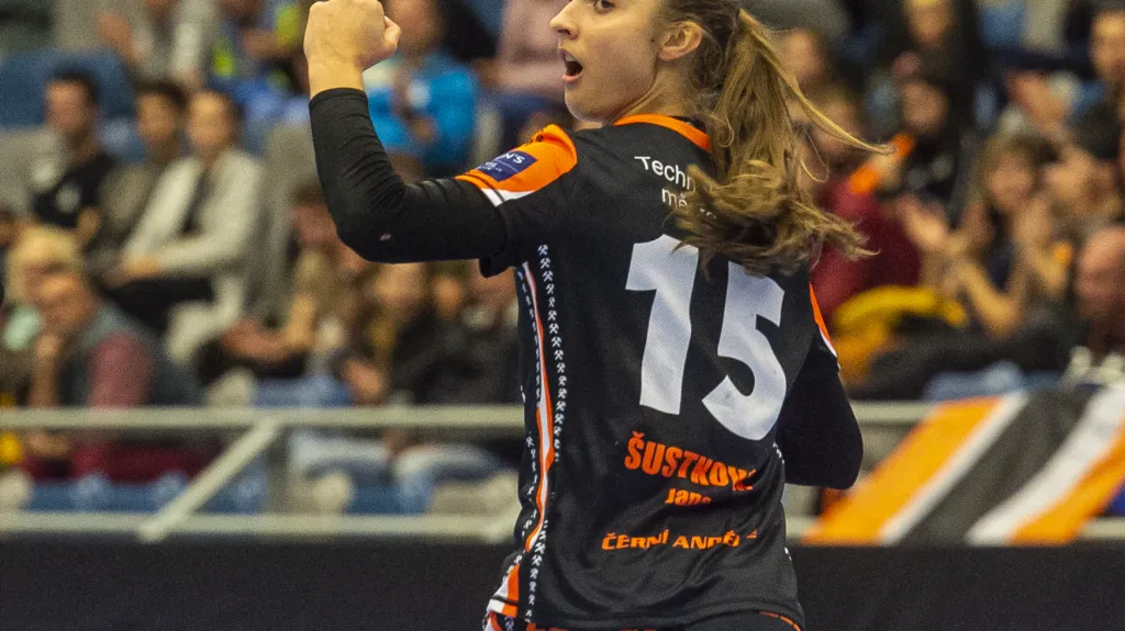 Jana Šustková z Mostu se raduje ze zásahu