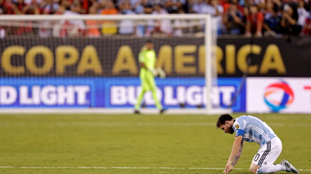 Zklamání Lionela Messiho po prohraném finále s Chile