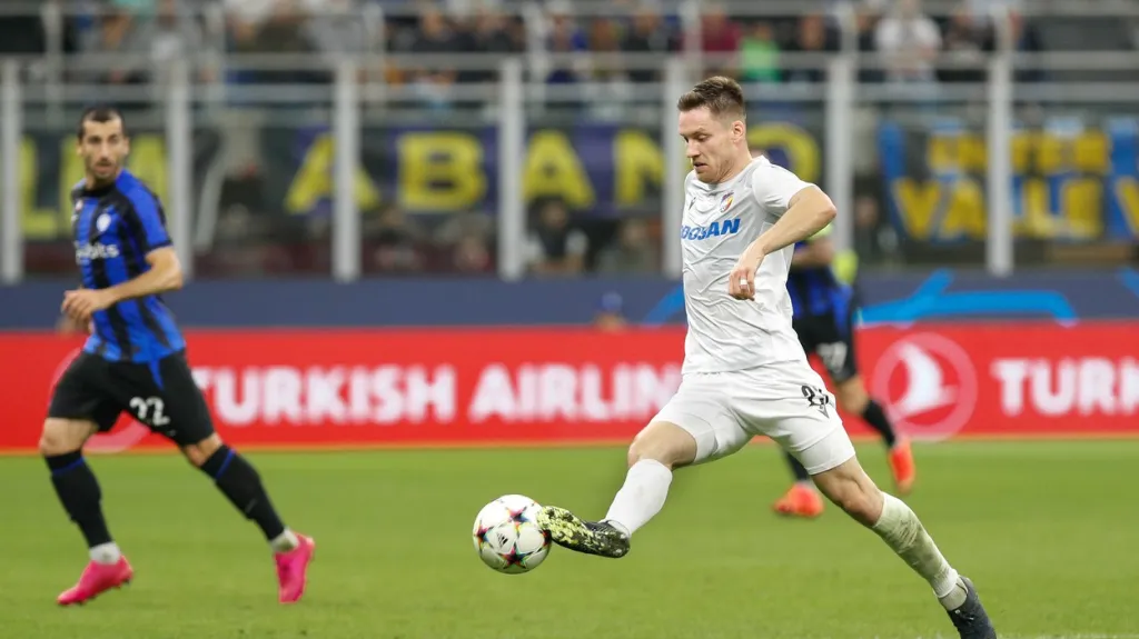 Lukáš Kalvach z Plzně v utkání LM na San Siru