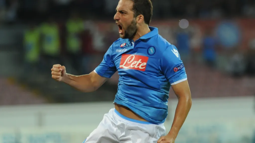 Slavící Gonzalo Higuaín