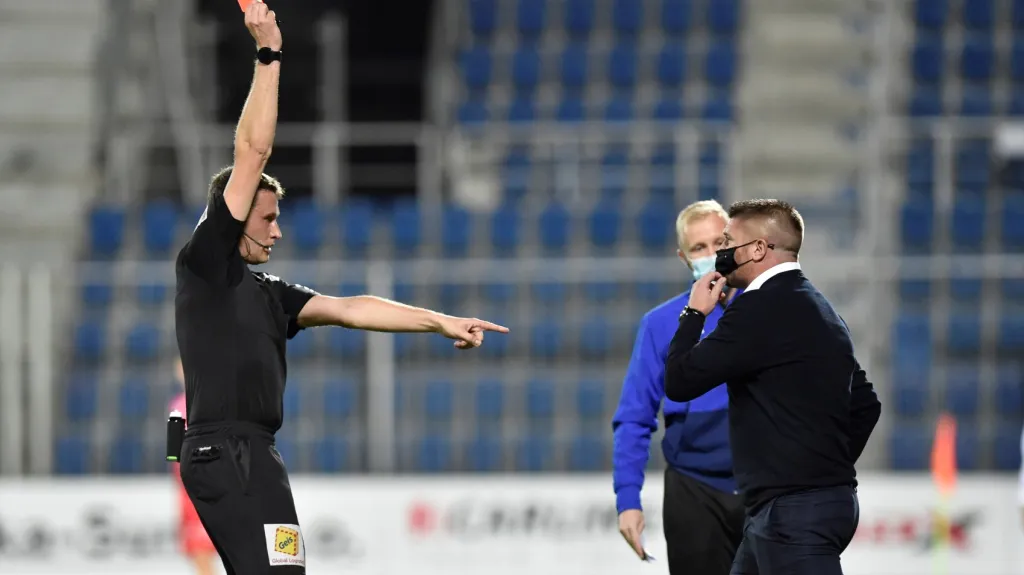 Vyloučení sportovního manažera Veliče Šumulikoskiho