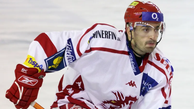 Obránce Radim Tesařík v dresu Třince, který oblékal dvě sezony