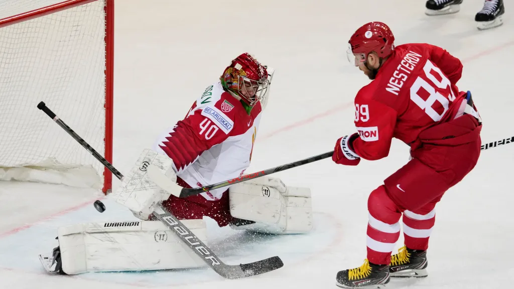 Nikita Nestěrov skóruje proti Bělorusku