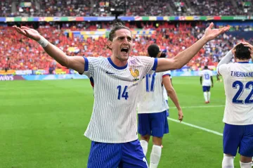 Francouzi se radují z postupu do čtvrtfinále Eura