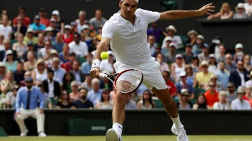 Roger Federer během utkání s Marinem Čiličem