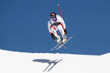 Vítězná jízda Feuze ve sjezdu SP v Kitzbühelu