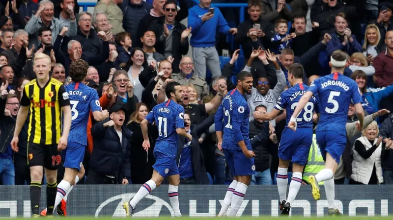 Fotbalisté Chelsea se radují z gólu do sítě Watfordu