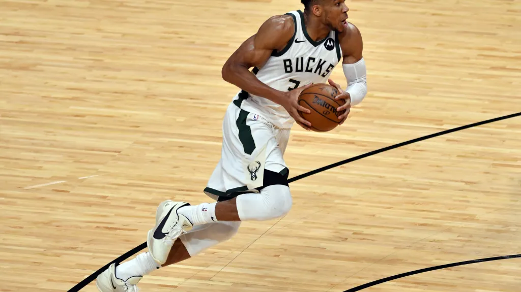 Janis Antetokounmpo v dresu Milwaukee Bucks 