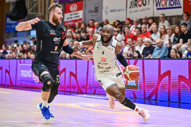 Basketbalisté Pardubic ve finále s Nymburkem zabrali a poprvé vyhráli