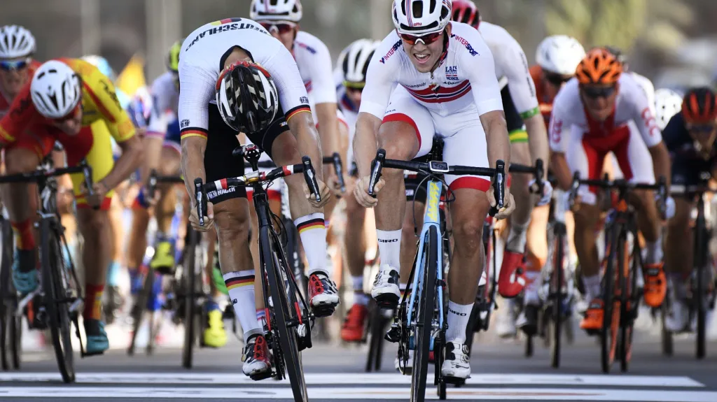 Kristoffer Halvorsen poráží Pascala Ackermanna