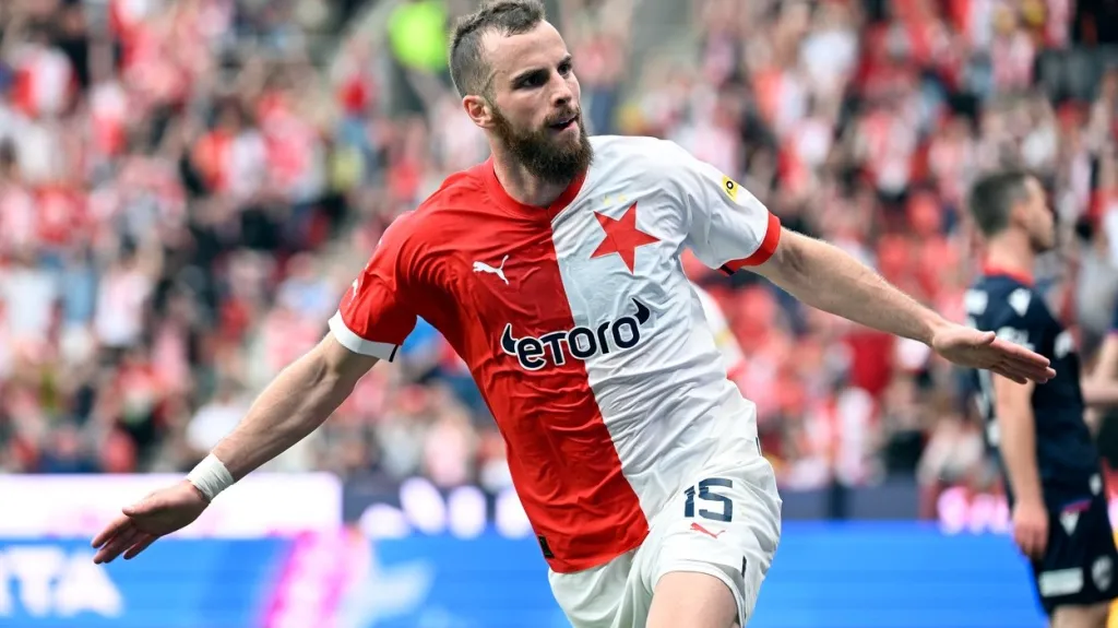Václav Jurečka ze Slavie se raduje z gólu v síti Plzně