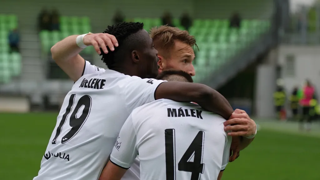 Slavící fotbalisté Karviné