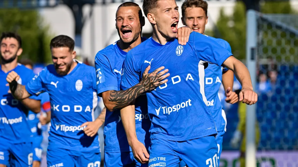 Daniel Mareček se raduje z branky