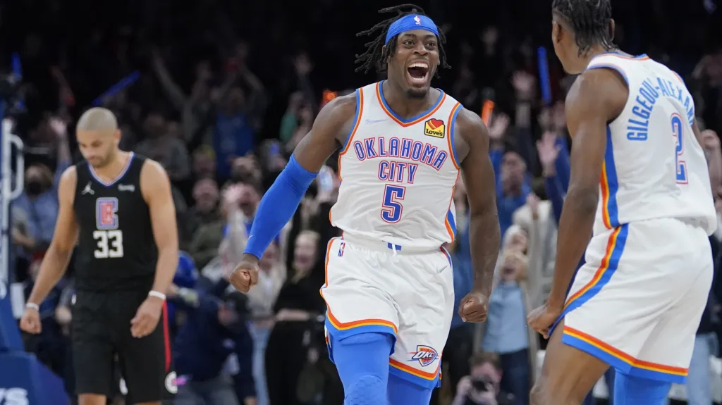 Luguentz Dort slaví koš Oklahomy s Shaiem Gilgeous-Alexanderem