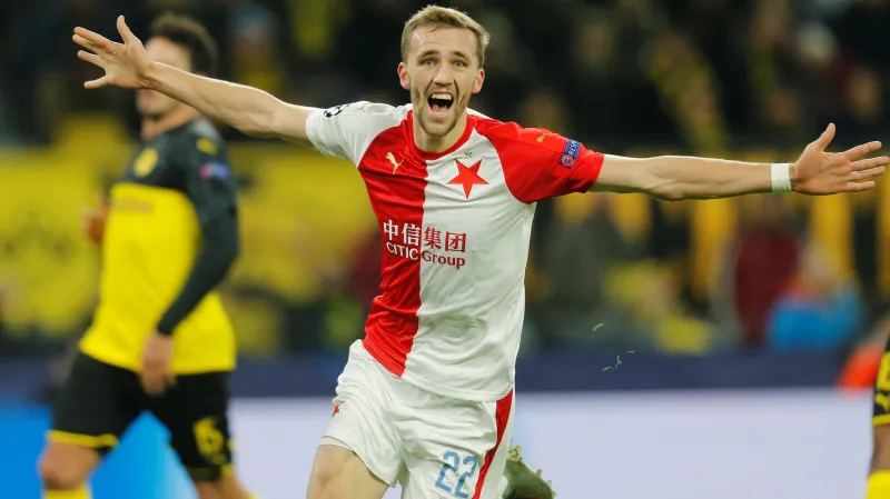 Záložník Slavie Tomáš Souček slaví gól proti Dortmundu