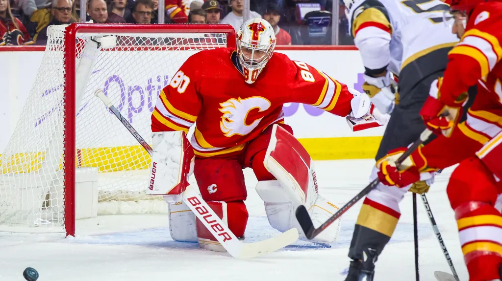 Daniel Vladař zasahuje v utkání proti Vegas