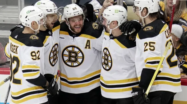 Pastrňák vstoupil mezi elitu stobodových hráčů