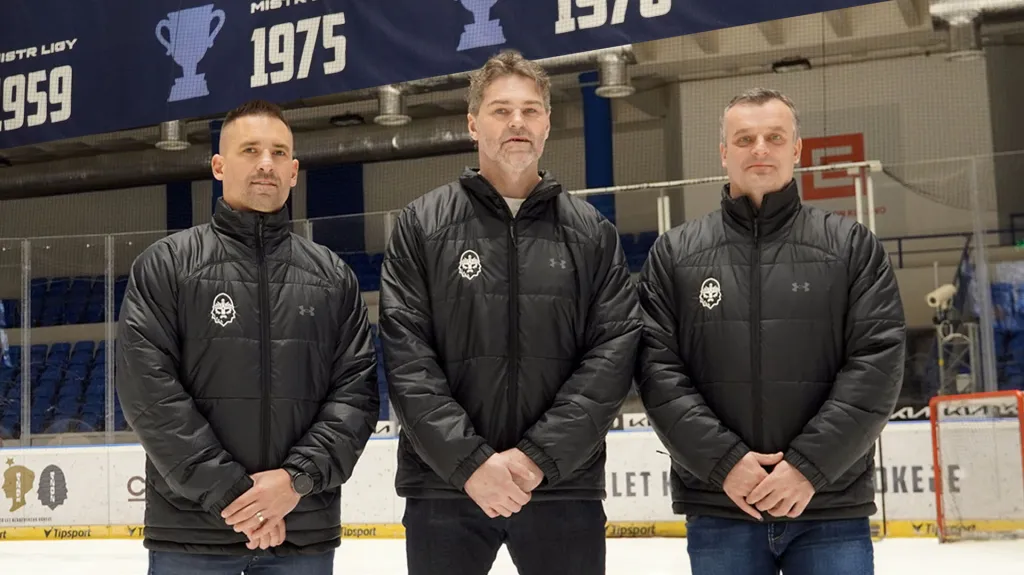 Zleva Tomáš Plekanec, Jaromír Jágr a Jiří Burger